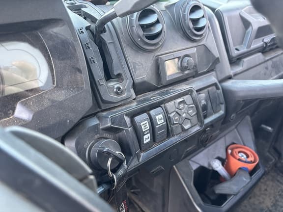 Image of Can-Am Defender Limited HD10 equipment image 4