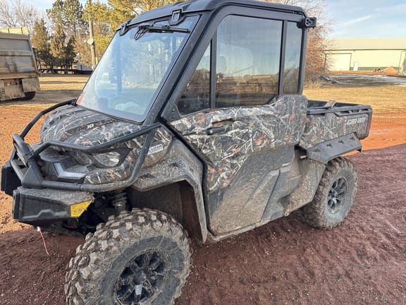 2025 Can-Am Defender Limited HD10 Equipment Image0