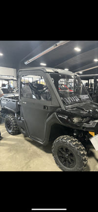 2025 Can-Am Defender HD9 Equipment Image0