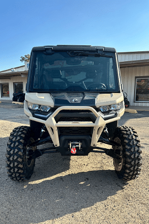 Image of Can-Am Defender Image 1