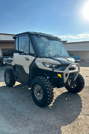 Image of Can-Am Defender Image 0