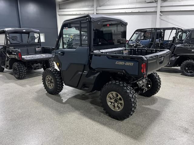 Image of Can-Am Defender Limited HD10 equipment image 2