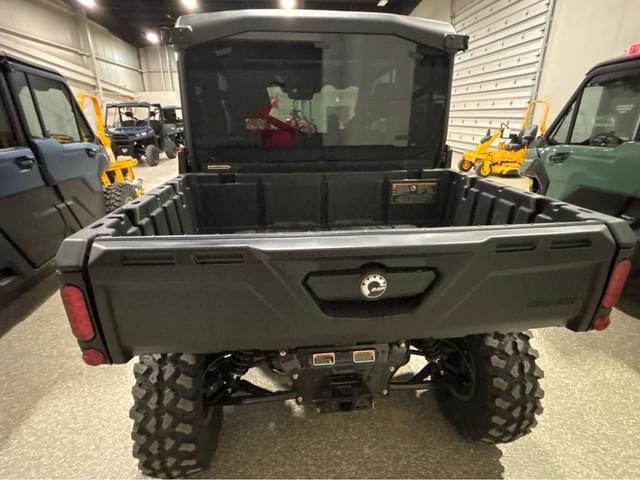 Image of Can-Am Defender MAX Limited HD10 equipment image 3