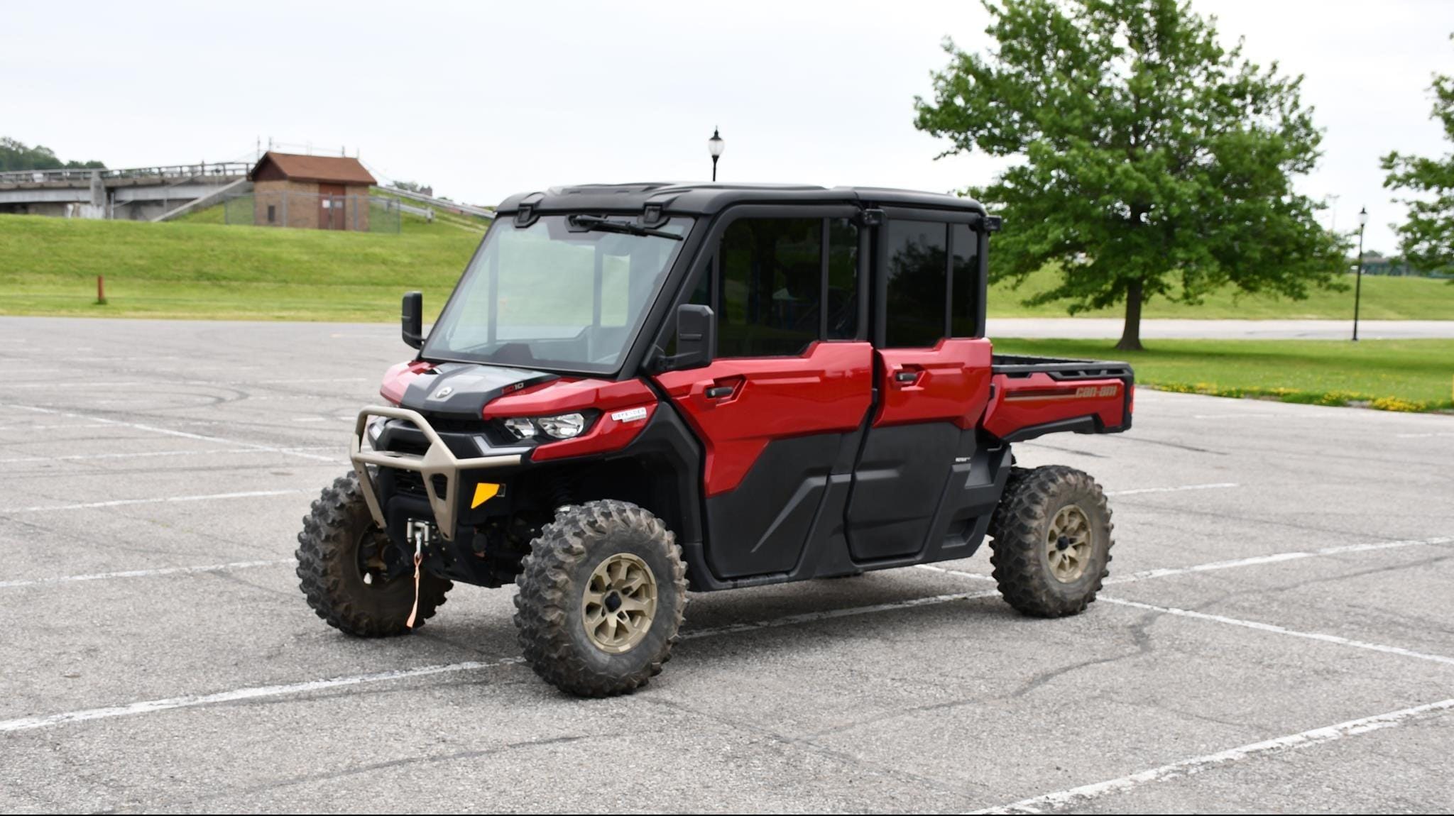 2025 Can-Am Defender MAX Limited HD10 Equipment Image0