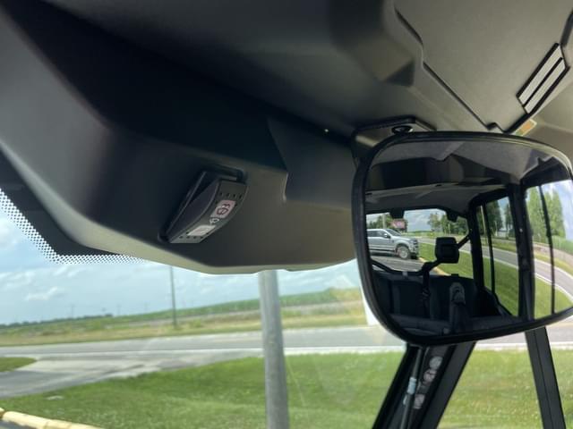 Image of Can-Am Defender MAX Limited HD10 equipment image 2