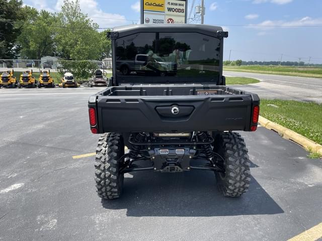 Image of Can-Am Defender MAX Limited HD10 equipment image 3