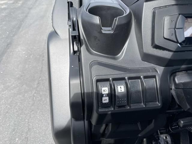 Image of Can-Am Defender Max XT HD9 equipment image 4