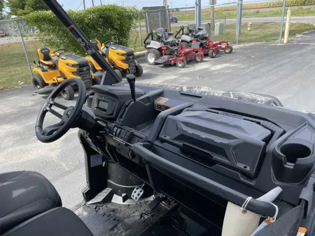 Image of Can-Am Defender Max XT HD9 equipment image 3