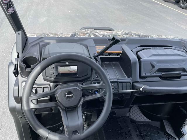 Image of Can-Am Defender Max XT HD9 equipment image 3
