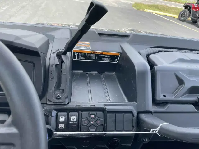 Image of Can-Am Defender Max XT HD9 equipment image 2
