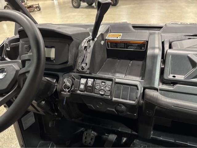 Image of Can-Am Defender Max XT HD9 equipment image 3