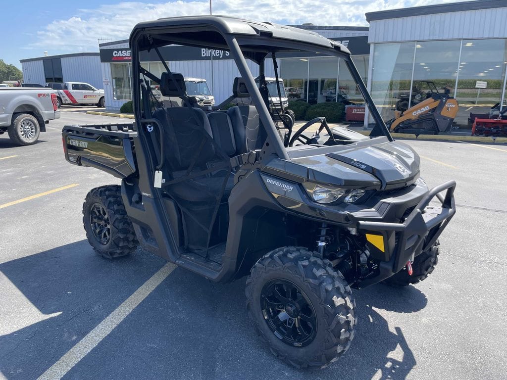 2025 Can-Am Defender XT HD9 Equipment Image0