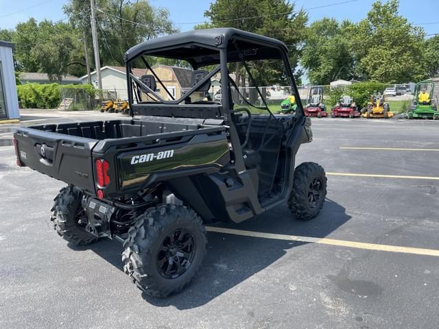 Image of Can-Am Defender XT HD10 equipment image 4