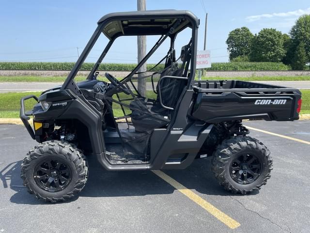 Image of Can-Am Defender XT HD10 equipment image 1