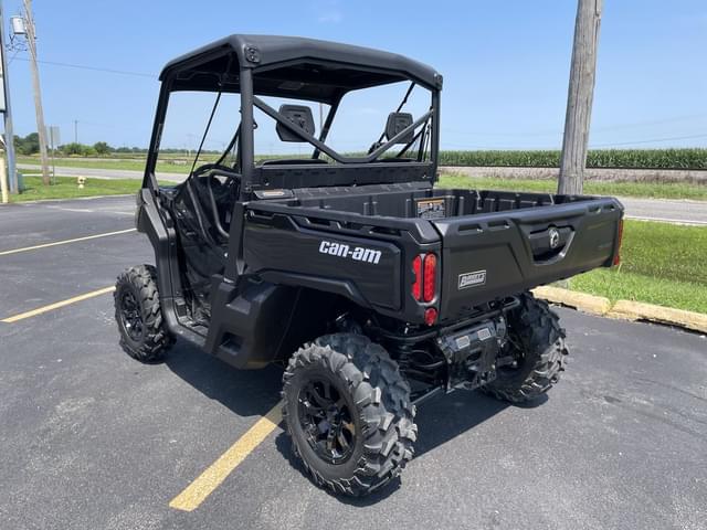 Image of Can-Am Defender XT HD10 equipment image 2