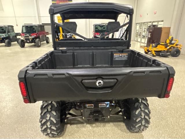 Image of Can-Am Defender XT HD10 equipment image 3