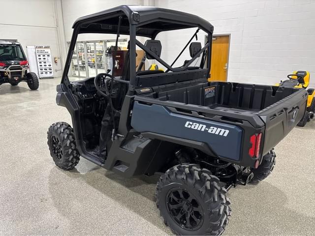 Image of Can-Am Defender XT HD10 equipment image 2