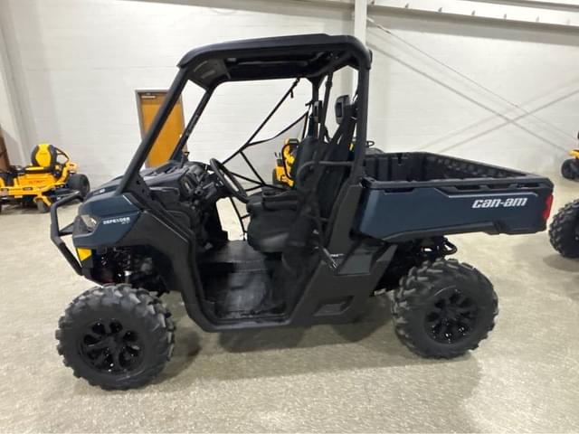 Image of Can-Am Defender XT HD10 equipment image 1