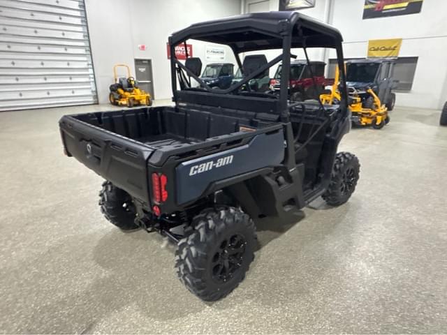 Image of Can-Am Defender XT HD10 equipment image 4