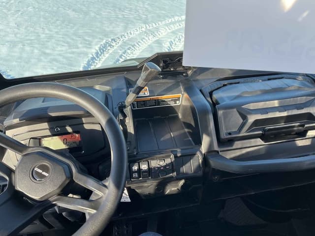 Image of Can-Am Defender XT HD10 equipment image 4