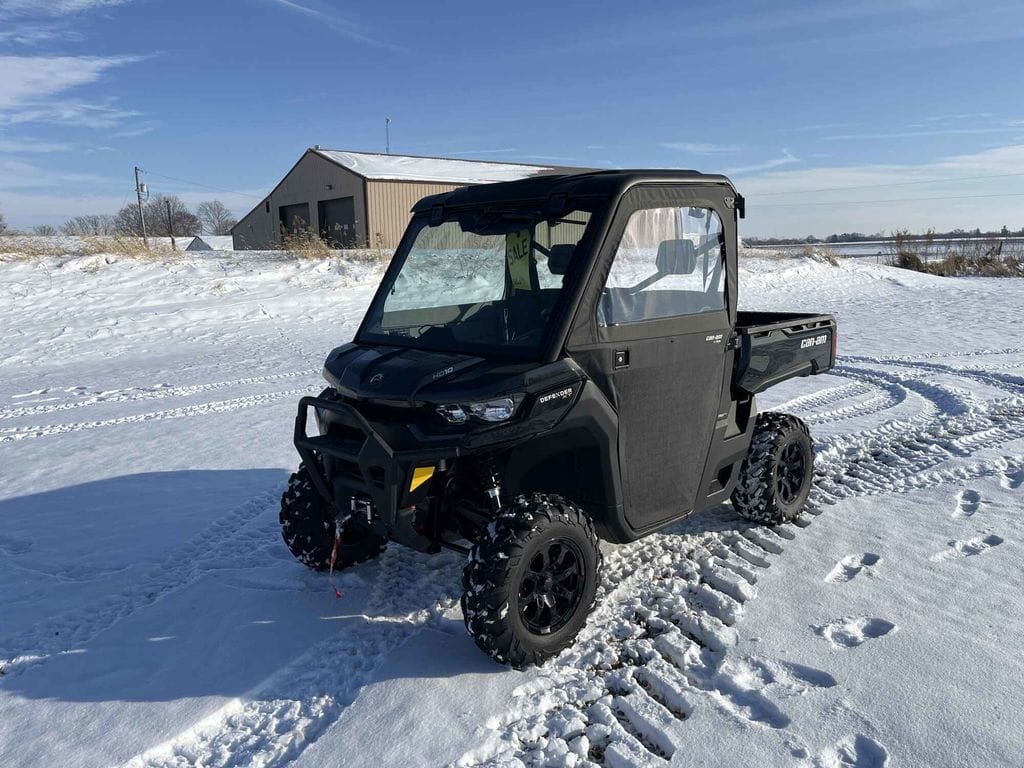 2025 Can-Am Defender XT HD10 Equipment Image0