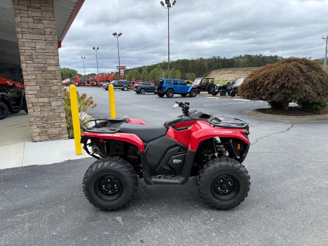 Image of Can-Am Outlander 500 equipment image 1