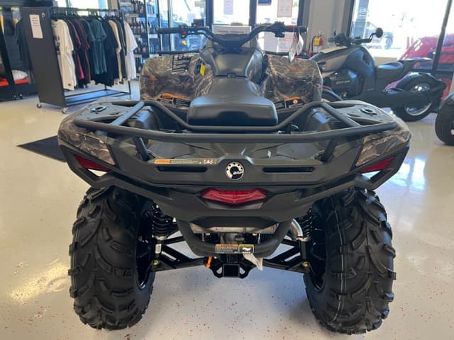 Image of Can-Am Outlander 500 equipment image 3