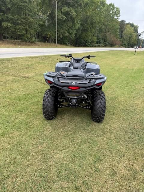 Image of Can-Am Outlander 700 equipment image 3