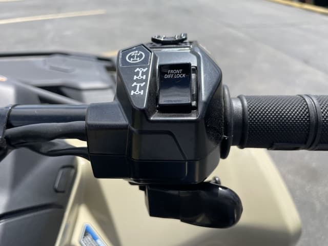 Image of Can-Am Outlander Pro XU HD7 equipment image 4