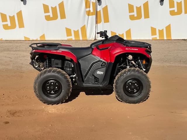 Image of Can-Am Outlander equipment image 3