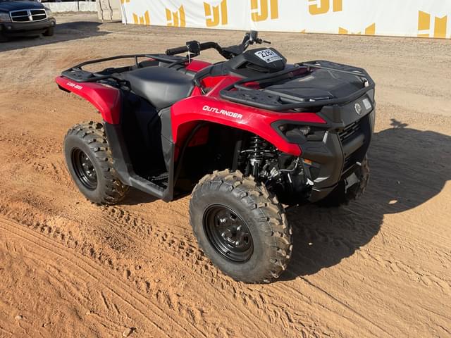 Image of Can-Am Outlander equipment image 2