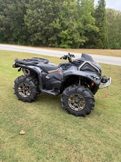 Image of Can-Am Outlander 1000 XMR equipment image 1