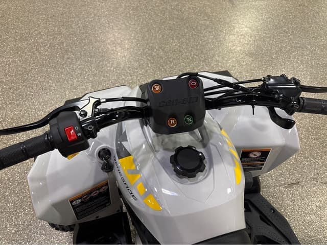 Image of Can-Am Renegade 70 EFI equipment image 2