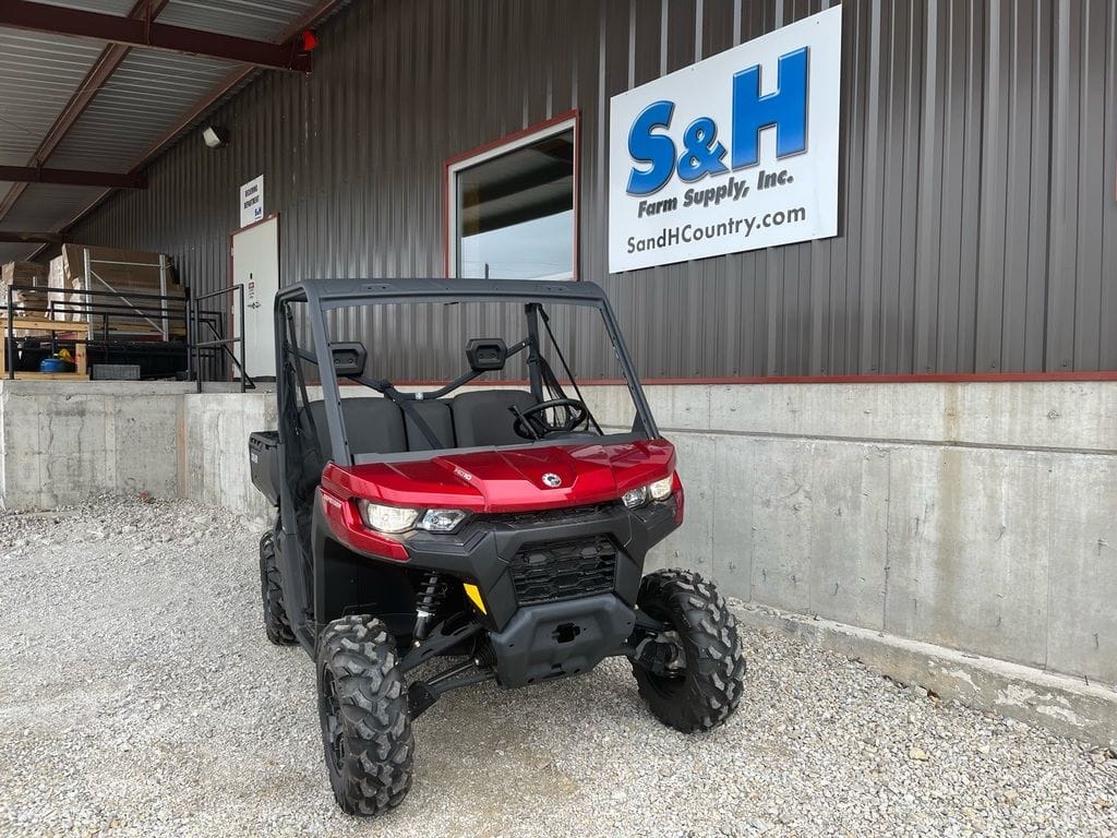 2025 Can-Am Defender DPS HD10 Equipment Image0