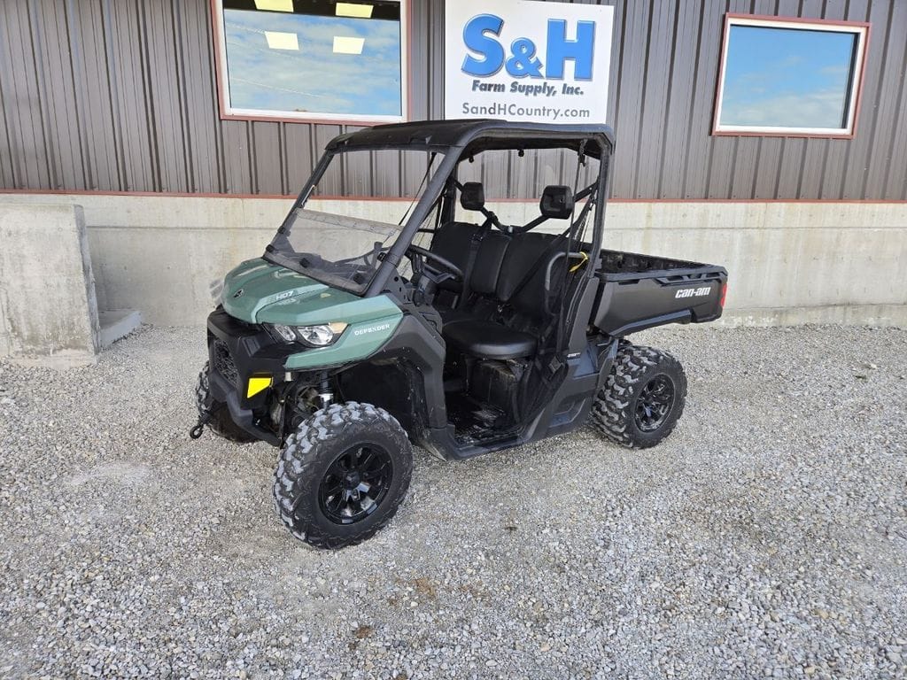 2025 Can-Am Defender DPS HD7 Equipment Image0