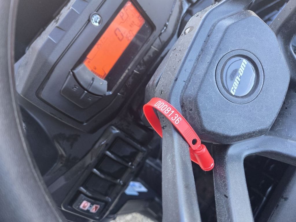 2025 Can-Am Defender HD7 Equipment Image0