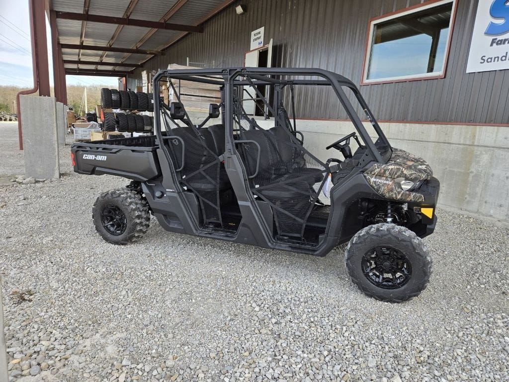 2025 Can-Am Defender MAX DPS HD7 Equipment Image0
