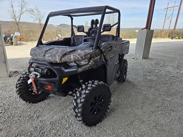 Image of Can-Am Defender HD10 equipment image 1