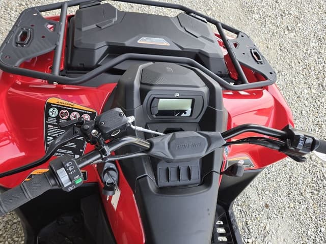Image of Can-Am Outlander 500 equipment image 2