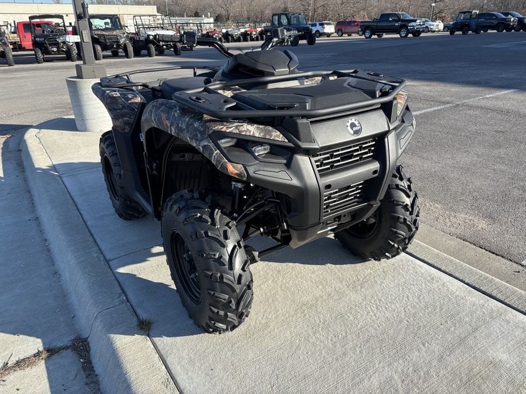 2025 Can-Am Outlander DPS 700 Equipment Image0