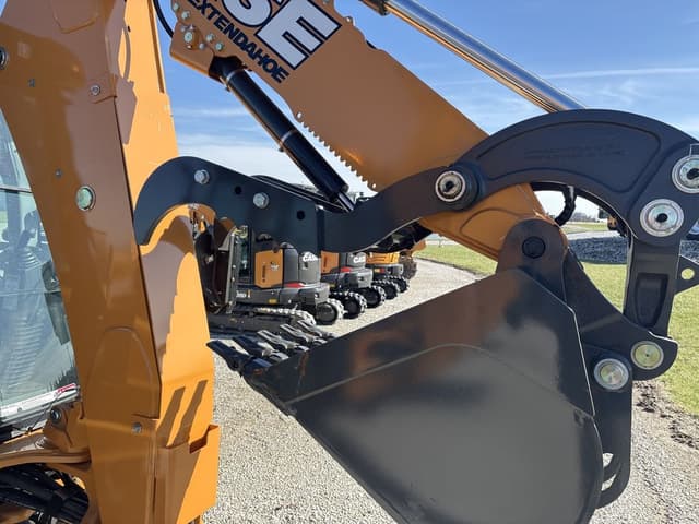 Image of Case 590 Super N equipment image 2