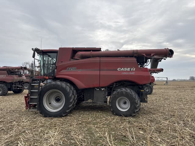 Image of Case IH 8250 equipment image 3