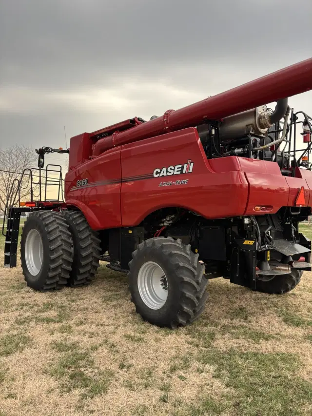 Image of Case IH 8260 equipment image 3