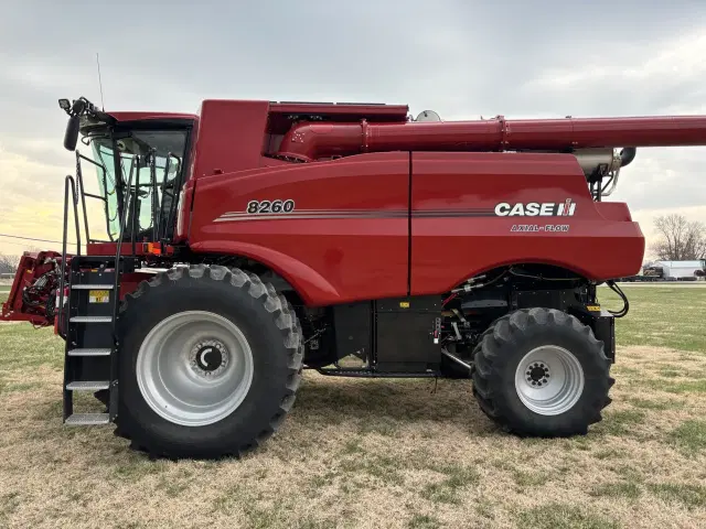 Image of Case IH 8260 equipment image 4