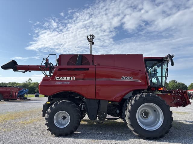 Image of Case IH 8260 equipment image 2