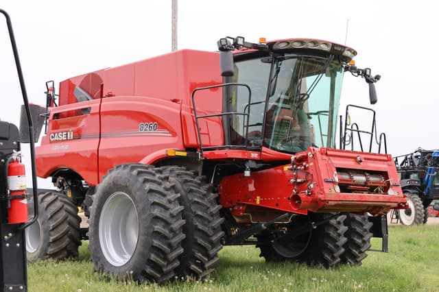 Image of Case IH 8260 equipment image 2