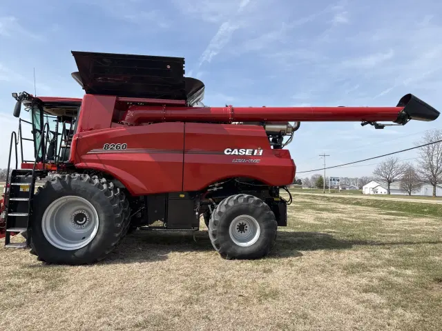 Image of Case IH 8260 equipment image 4