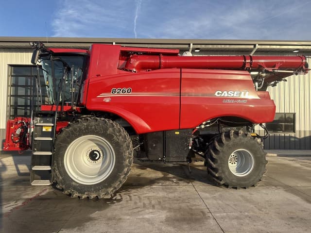 Image of Case IH 8260 equipment image 1