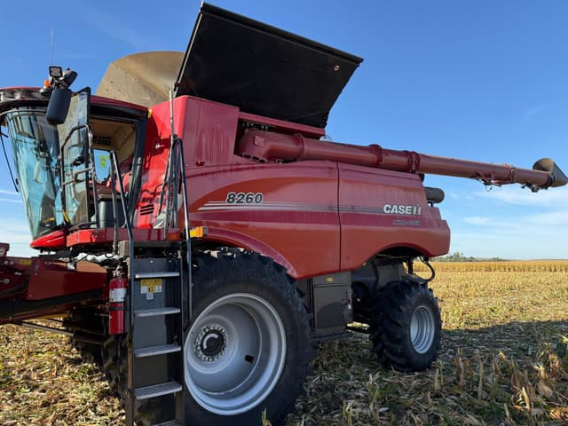 Image of Case IH 8260 equipment image 1