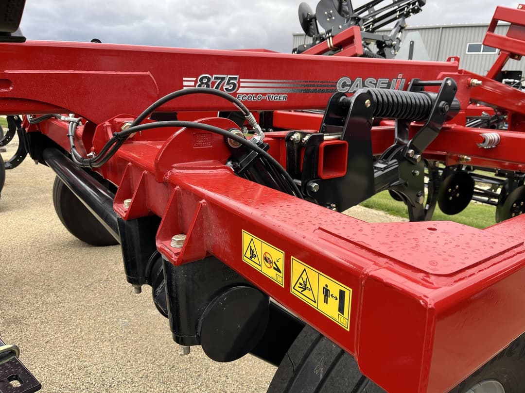 Image of Case IH Ecolo-Tiger 875 Image 1
